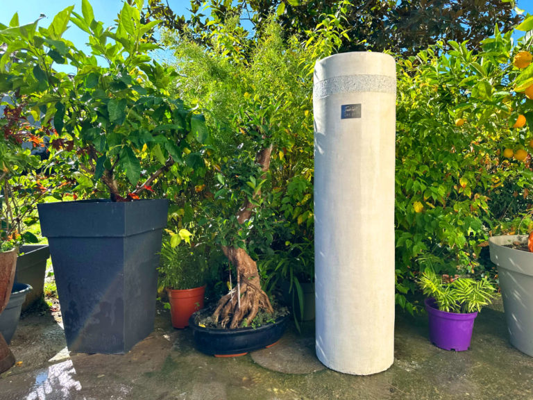 Pot en Tadelakt blanc L'Éponge Tube Blanche